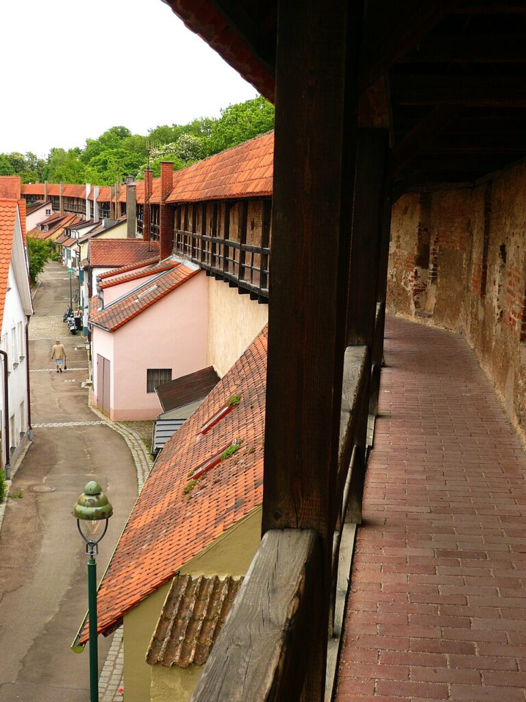 Entdecke die magische Stadtmauer Nördlingens und ihre geheimnisvolle Geschichte