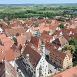 Erlebe den Zauber des Nördlinger Marktplatzes und Rathauses hautnah